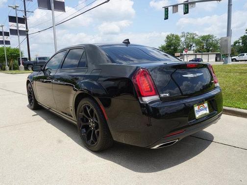 Photo 5 of 20 of 2019 Chrysler 300 Touring