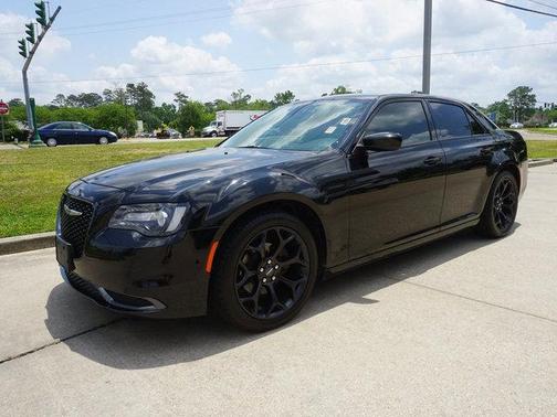 Photo 3 of 20 of 2019 Chrysler 300 Touring