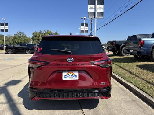 2022 Toyota Sienna XSE 7 Passenger