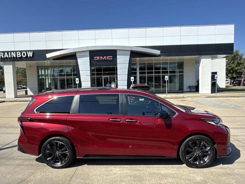 2022 Toyota Sienna XSE 7 Passenger