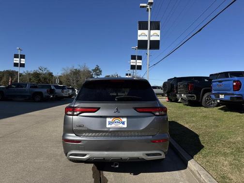 2022 Mitsubishi Outlander SE