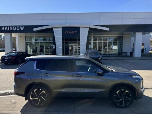 2022 Mitsubishi Outlander SE