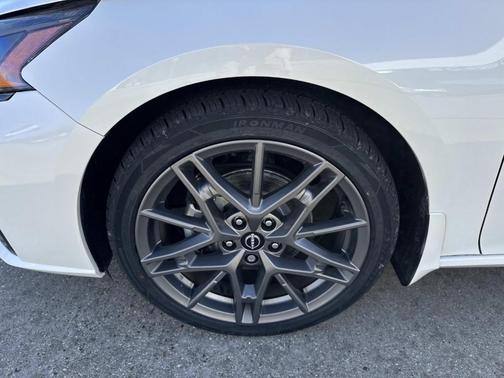 2023 Nissan Altima 2.0 SR