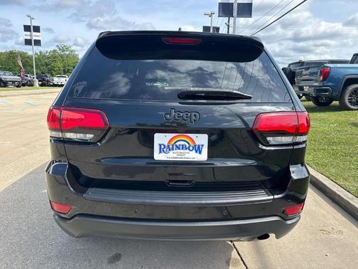 Diamond Black 2021 Jeep Grand Cherokee Laredo