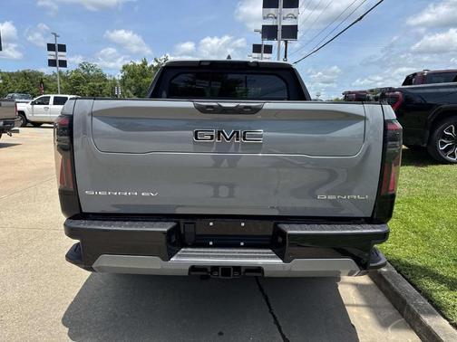 2025 GMC Sierra EV Denali