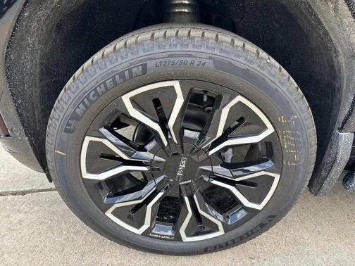 2025 GMC Sierra EV Denali