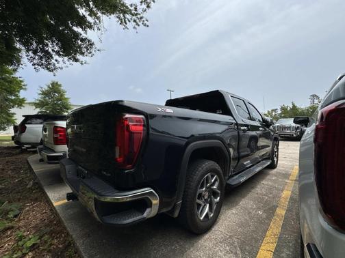 Onyx Black 2023 GMC Sierra 1500 SLT