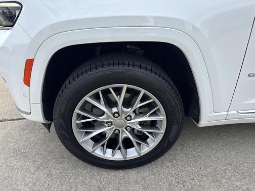 Bright White Clearcoat 2023 Jeep Grand Cherokee L Summit