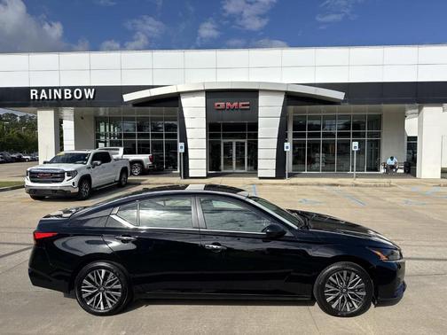 Super Black 2025 Nissan Altima SV