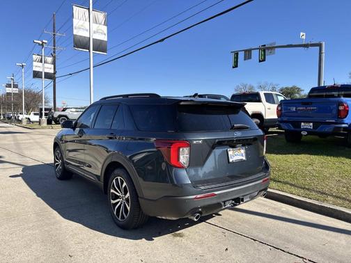 2022 Ford Explorer ST-Line