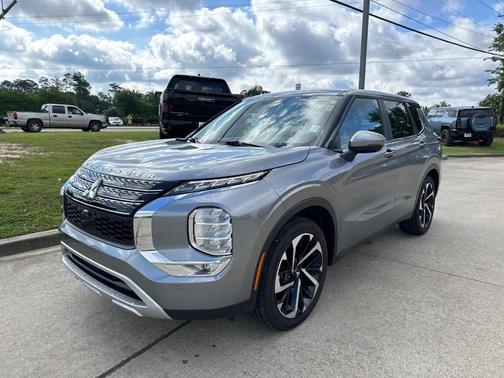 2023 Mitsubishi Outlander SE