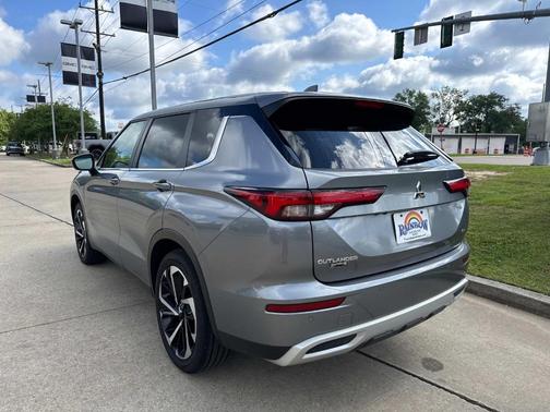 2023 Mitsubishi Outlander SE