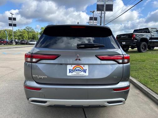 2023 Mitsubishi Outlander SE