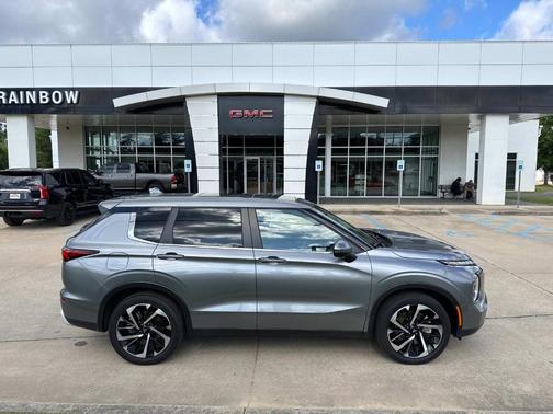 2023 Mitsubishi Outlander SE