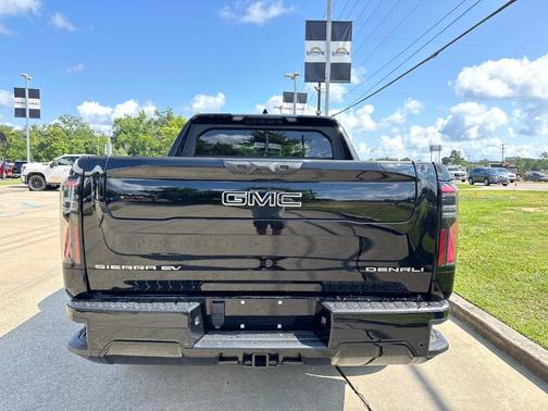 2025 GMC Sierra EV Denali
