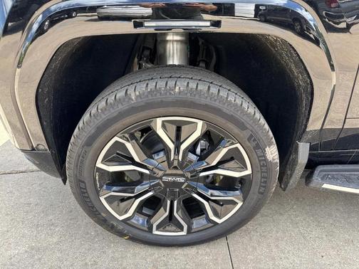 2025 GMC Sierra EV Denali