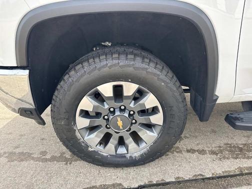 Summit White 2024 Chevrolet Silverado 2500 LT
