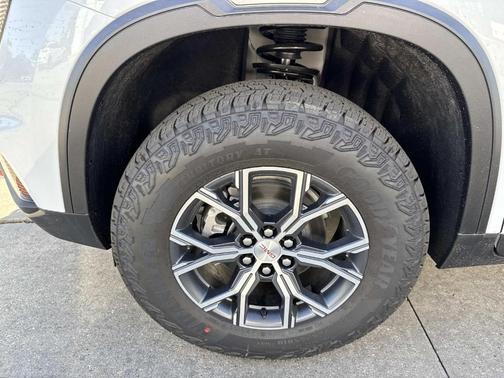 Glacier White 2026 GMC Acadia AT4