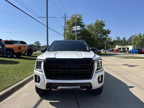 White Frost Tri-Coat 2021 GMC Yukon XL AT4