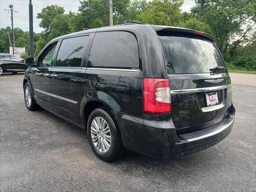 2014 Chrysler Town & Country Touring-L