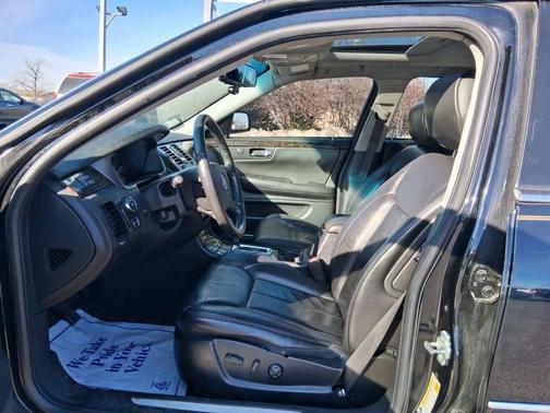 2011 Cadillac DTS Luxury Collection