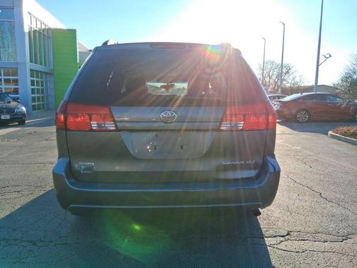 2004 Toyota Sienna XLE