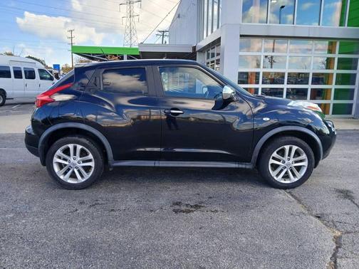 2012 Nissan Juke SV 4dr Crossover 6M
