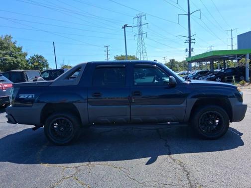 Blue 2005 Chevrolet Avalanche 1500 Z71