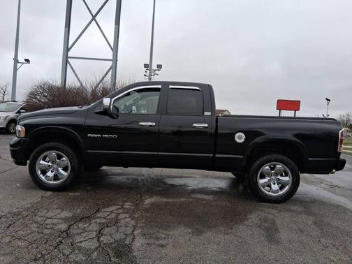 Black 2005 Dodge Ram 1500 SLT Quad Cab