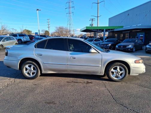 2002 Pontiac Bonneville SE 4dr Sedan