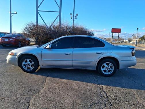 2002 Pontiac Bonneville SE 4dr Sedan