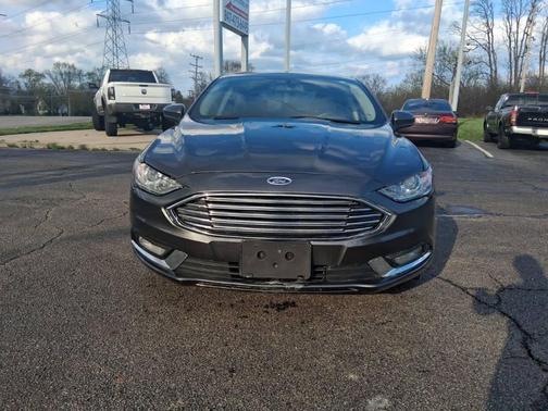 Gray 2018 Ford Fusion SE