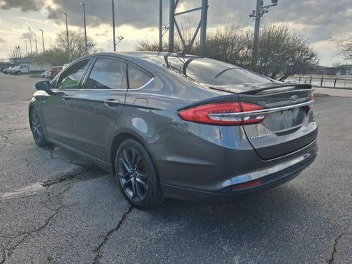 Gray 2018 Ford Fusion SE