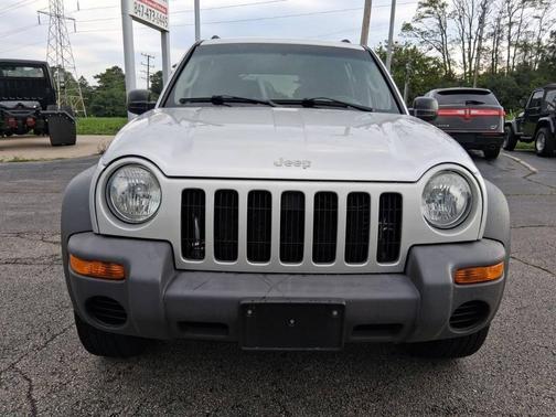 Silver 2004 Jeep Liberty Sport