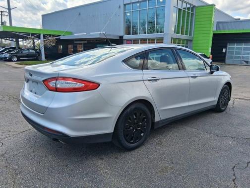 Silver 2014 Ford Fusion SE