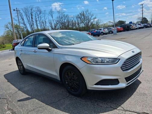 Silver 2014 Ford Fusion SE