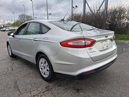 Silver 2014 Ford Fusion SE