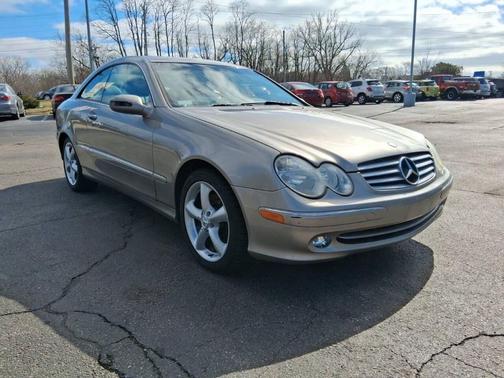 Tan 2004 Mercedes-Benz CLK-Class 320