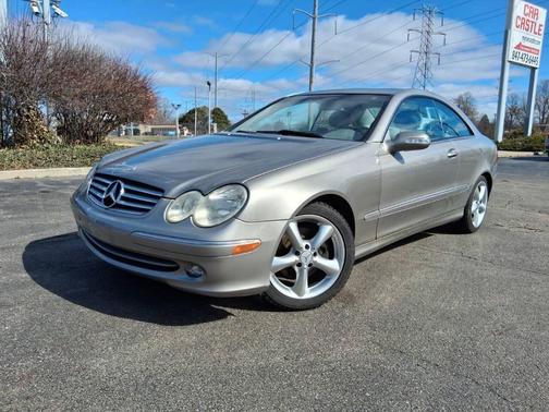 Tan 2004 Mercedes-Benz CLK-Class 320