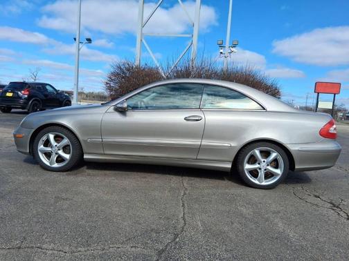 Tan 2004 Mercedes-Benz CLK-Class 320