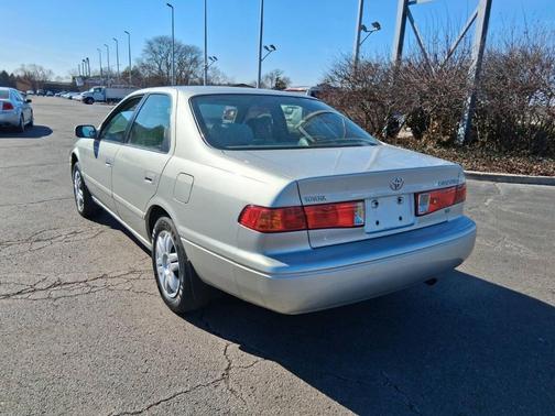 2001 Toyota Camry LE V6