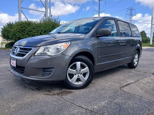 2010 Volkswagen Routan SE