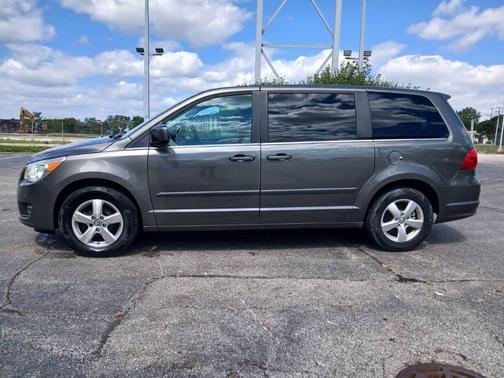2010 Volkswagen Routan SE