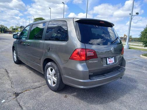 2010 Volkswagen Routan SE