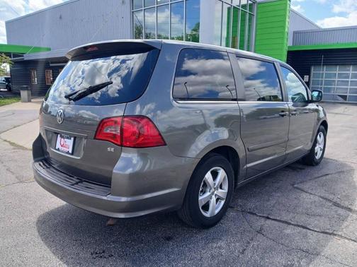 2010 Volkswagen Routan SE
