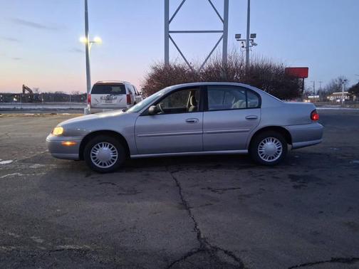 2000 Chevrolet Malibu Base