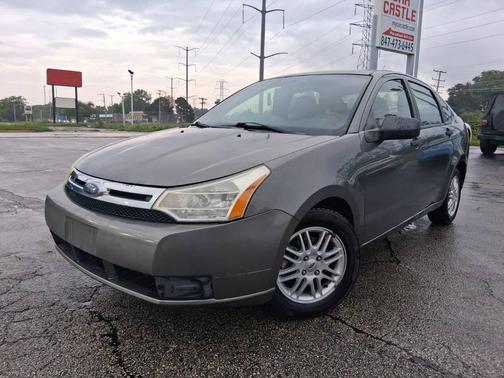 Gray 2009 Ford Focus SE