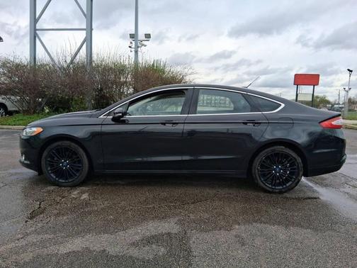 Black 2013 Ford Fusion SE