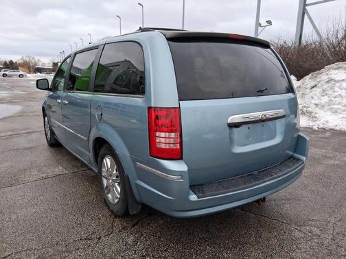 2010 Chrysler Town & Country Limited