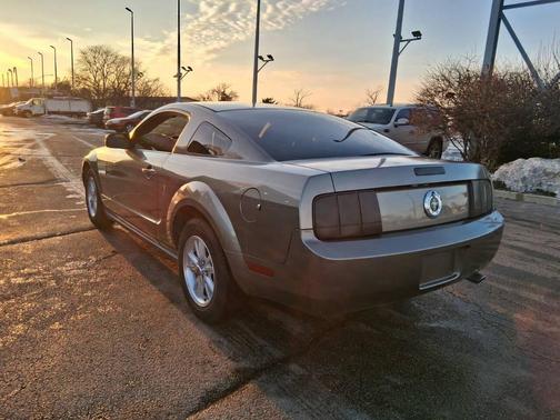 2005 Ford Mustang Deluxe